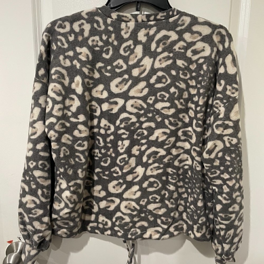 know one cares Leopard Print Pullover - Picture 4 of 4
